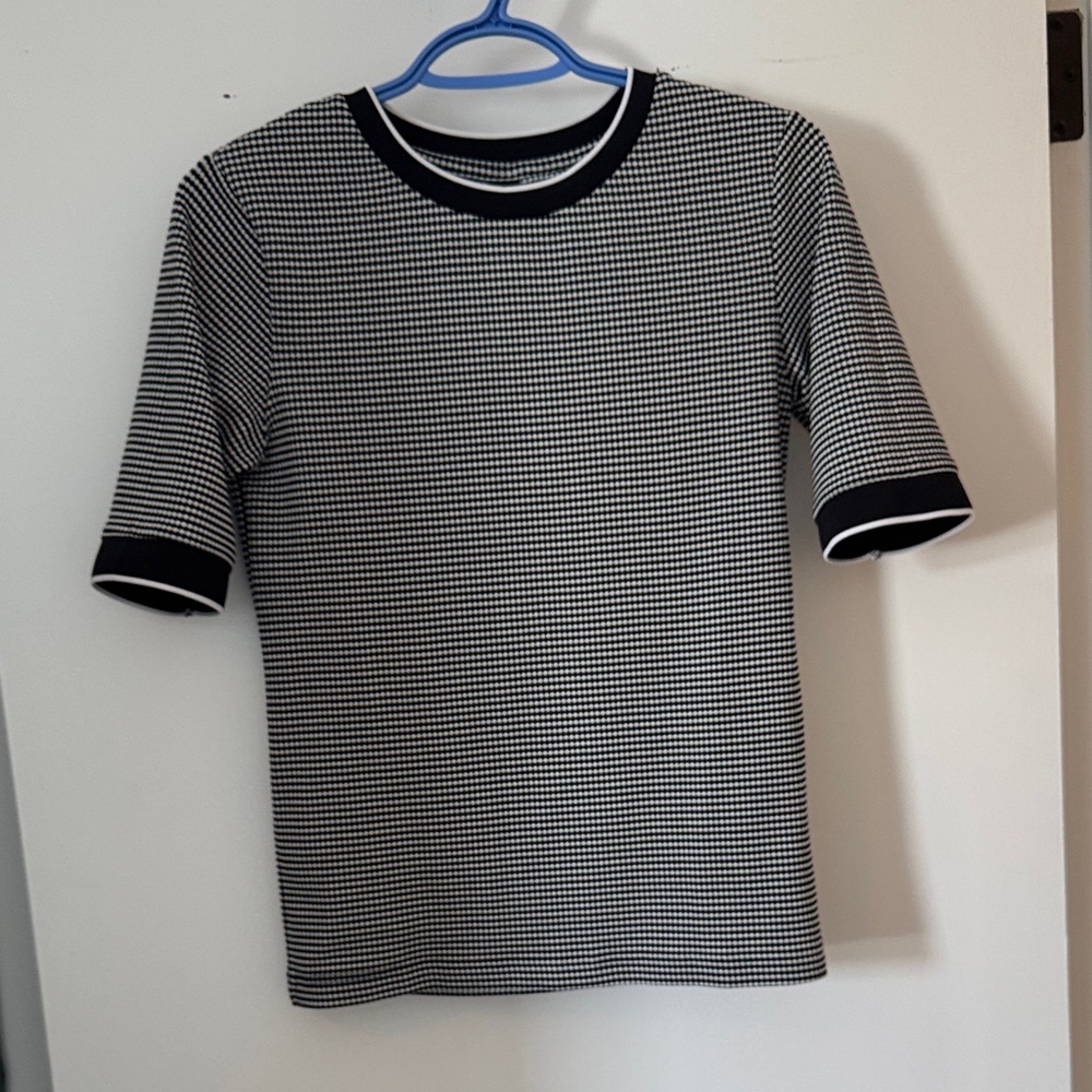 Women’s Black & White Patterned Short Sleeve Shirt